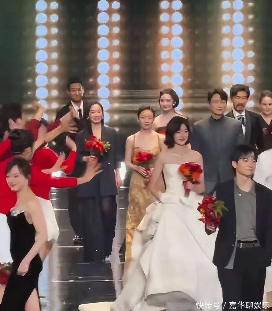 中国电视剧年度盛典红毯 优雅穿搭 中生代女星气质_中国女明星晚礼服