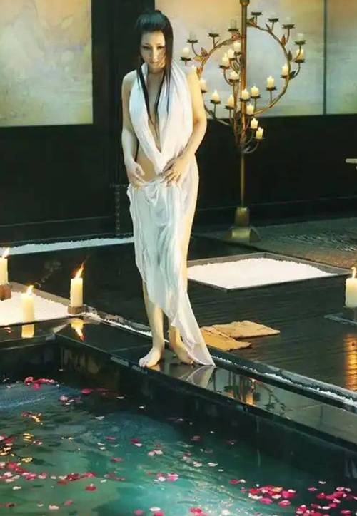 明星裸妆图片对比_女明星裸奔图片_明星裸奔图片女生头像