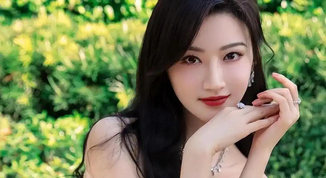 娱乐圈天生富贵相女星_朱珠陈红袁咏仪郭晶晶景甜_旺夫面相的女明星